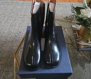 Tabi Black Leather Boots